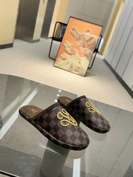 Picture of Louis Vuitton Slippers _SKULVsz35-46mnf05121111
